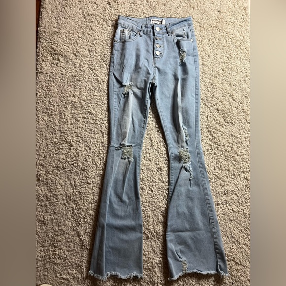 Juniors size 5 Celebrity Ace Distressed Flare Jeans - Picture 1 of 7